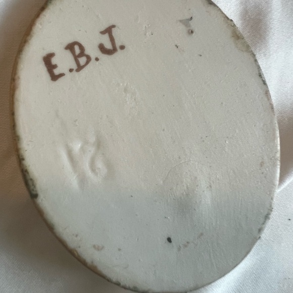 Antique Hand-Painted Portrait Pin, Signed E.B.J. Victorian c.1880s Limoges Style - Picture 7 of 7